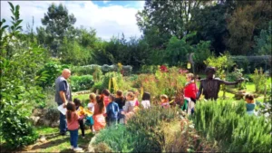 Visite d'un jardin remarquable :
Autonomie et variété alimentaire, Biodiversité flore et faune, Arts et nature.